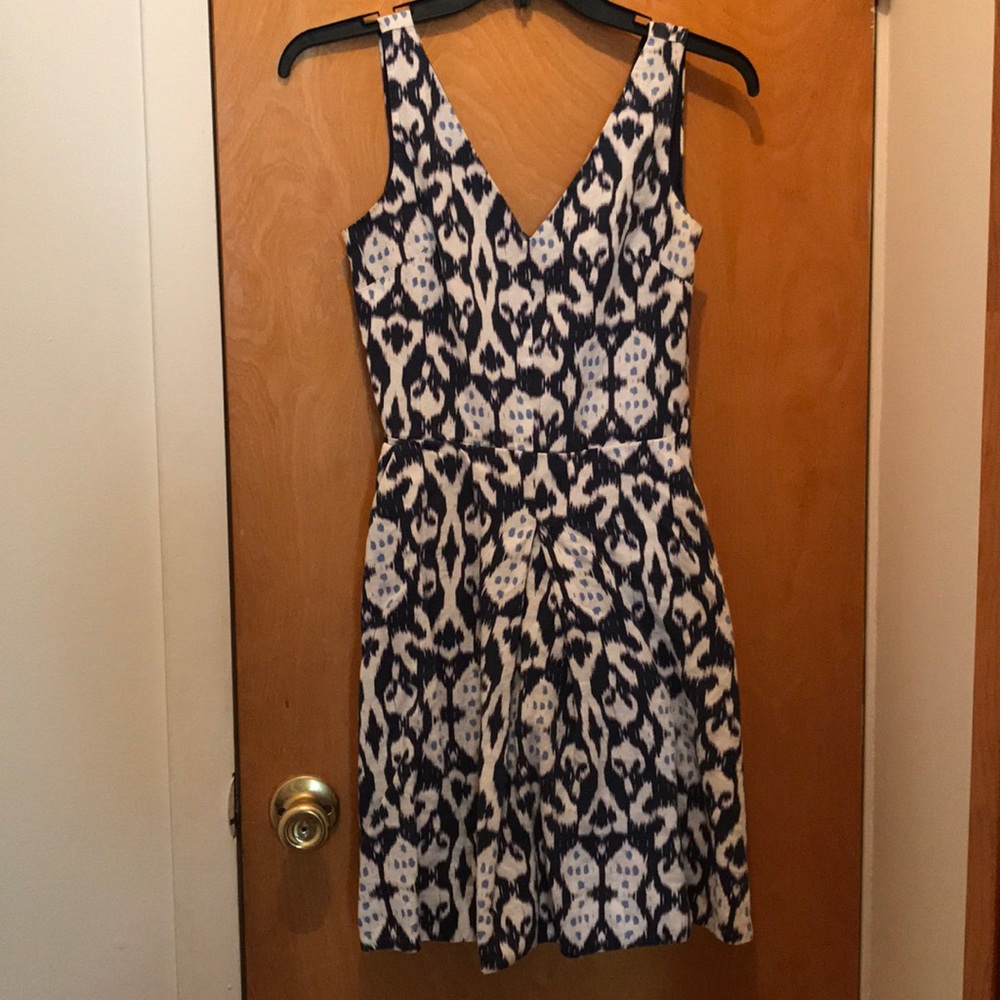 Blue and white dress. Gap size 0